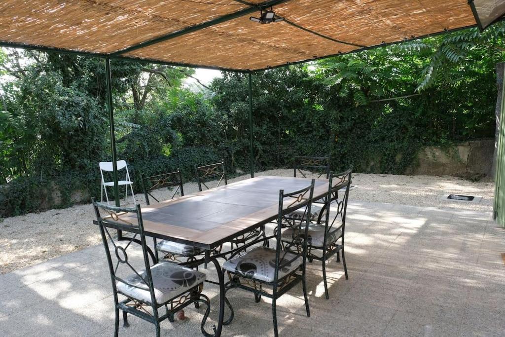 Maison Confortable A Ansouis Dans Le Luberon Exteriör bild