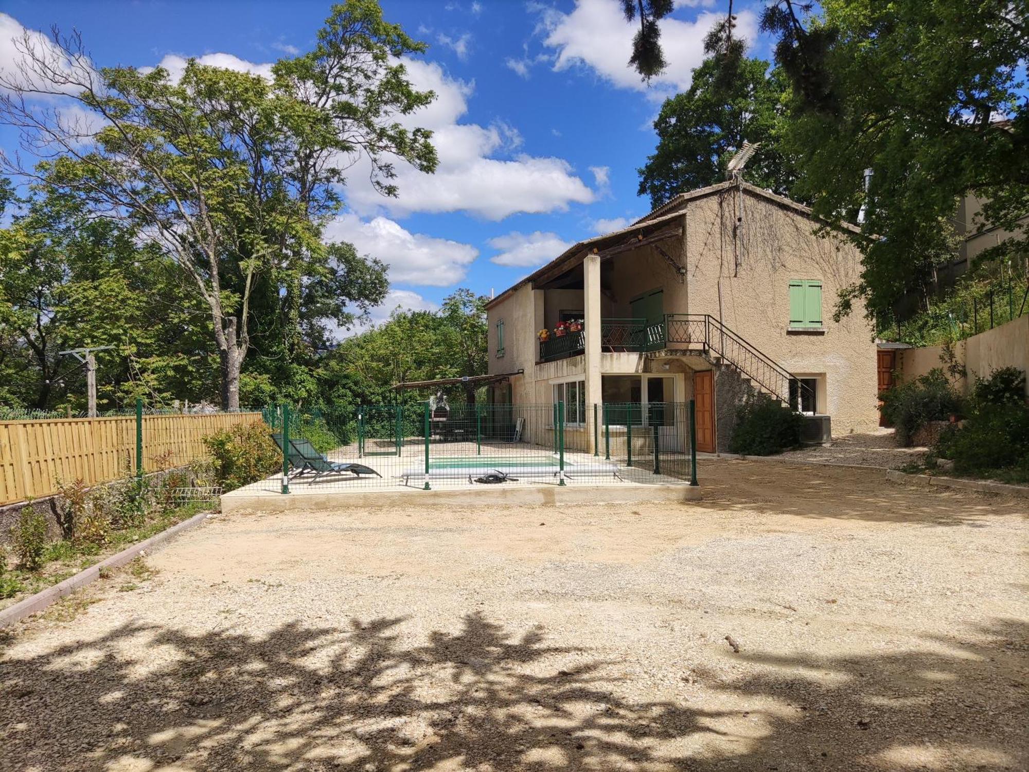Maison Confortable A Ansouis Dans Le Luberon Exteriör bild